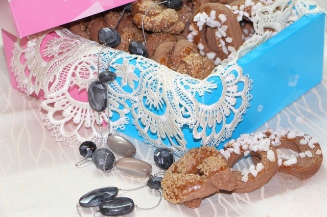 Chocolate biscuit with pearl sugar