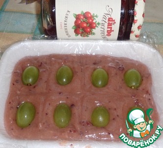 Cranberry burfi with grapes 