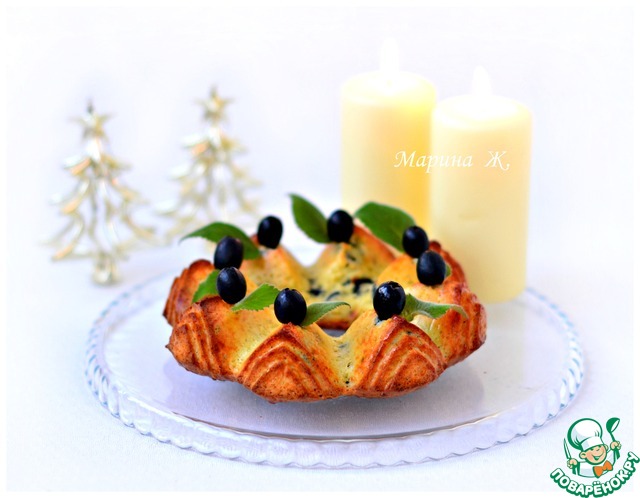 Snack of cheese cake with olives