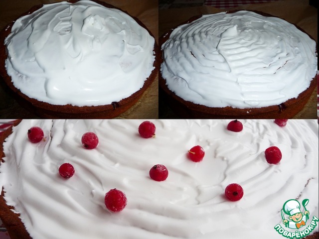 Peach pie with red currants