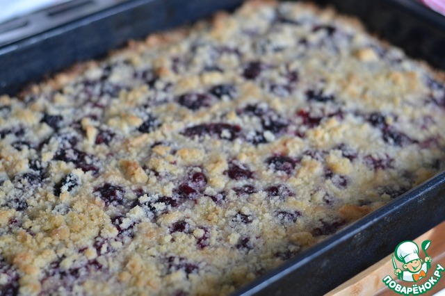 Cake with blackberries