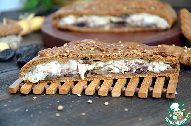 Rye cake with herring and prunes