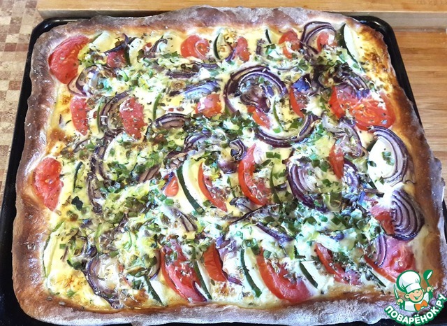 Pie with zucchini and tomatoes