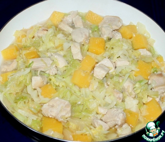 Braised cabbage with pumpkin, Apple and chicken