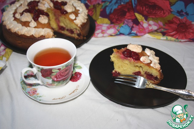 Вишневый пирог с оливковым маслом, лаймом и безе