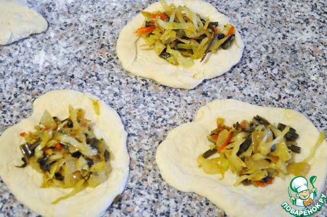 Пирожки с папоротником и капустой по-камчатски