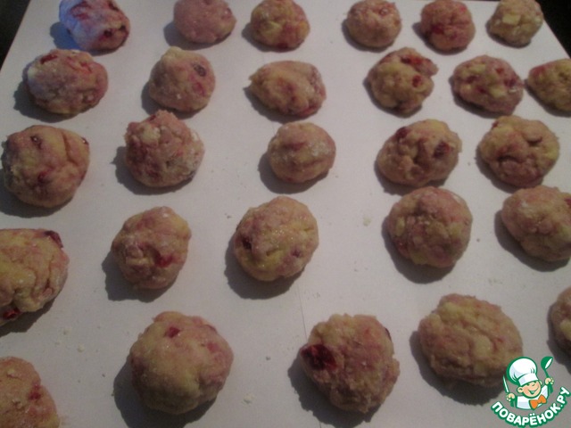 Cookies with apples and cranberries