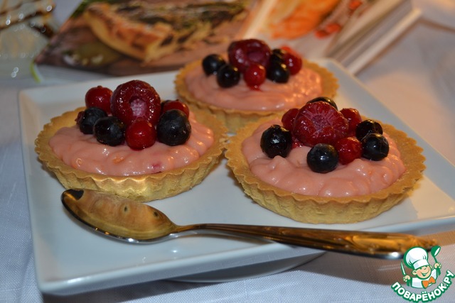 Tartlets with orange cream