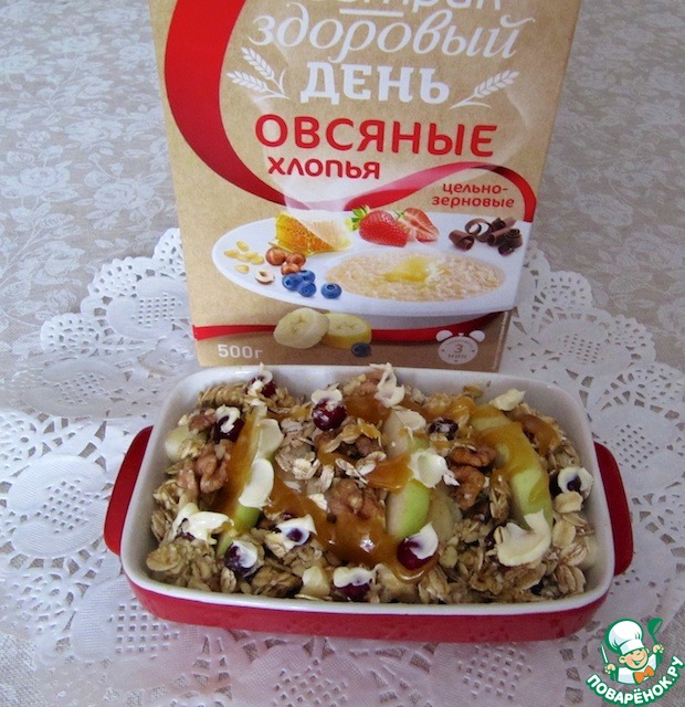 Овсянка с яблоками, клюквой и грецкими орехами