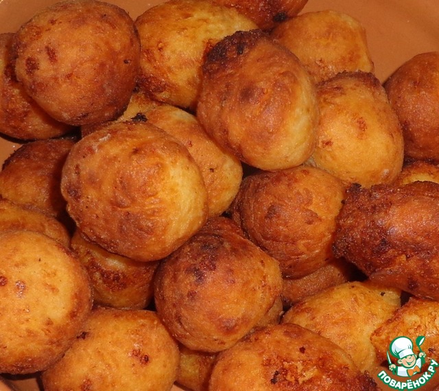 Cottage cheese and semolina doughnuts