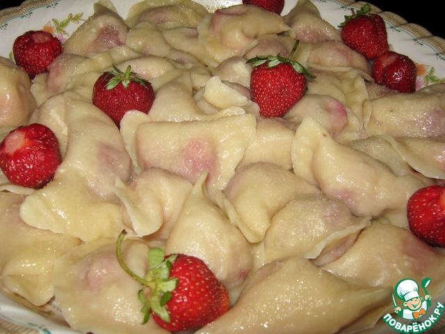 Dumplings with strawberries