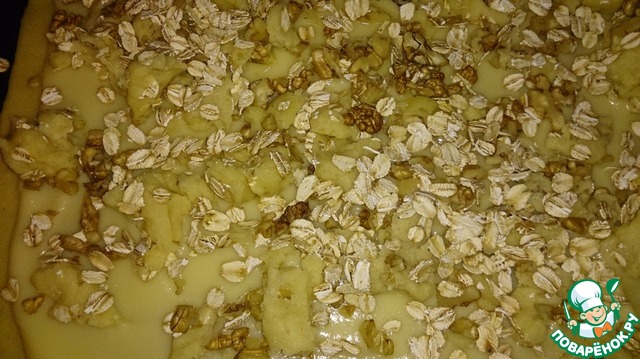 Песочный пирог с орехами и сметанным кремом