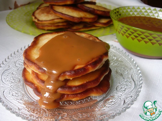 Cottage cheese pancakes with rice cereal and fruit