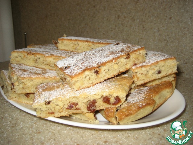 Сухой пирог с орехами и изюмом