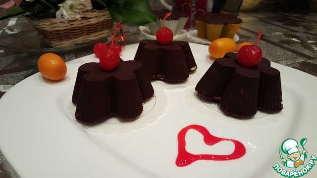 Cheesecake dessert with a soft caramel in chocolate