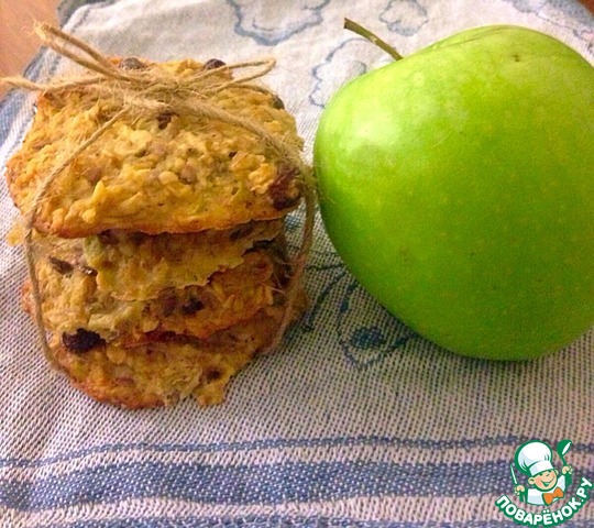 Oatmeal cookies with apples, raisins and nuts