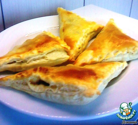 Black currants in puff pastry