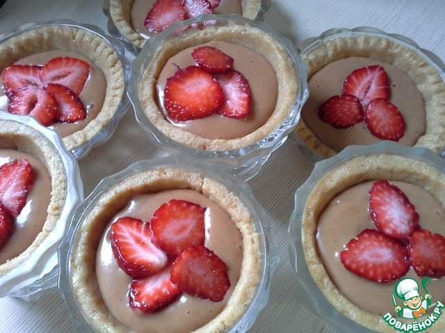 Корзиночки с клубникой и сливками