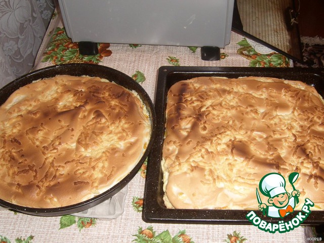 Пирог с персиком и безе