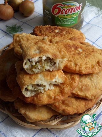 Пирожки с рисом, курицей и огурцом