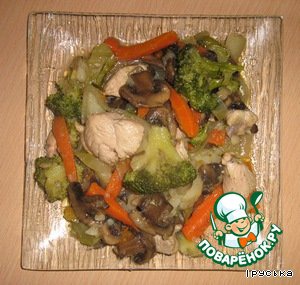 Chicken stew with broccoli and mushrooms