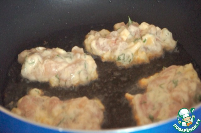 Chicken fritters with cheese