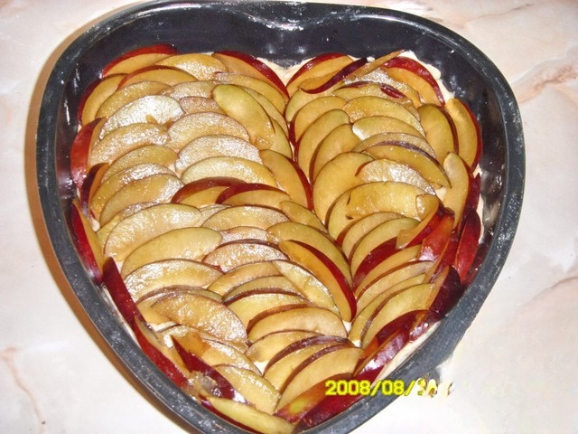 Сливовый пирог с миндальной крошкой