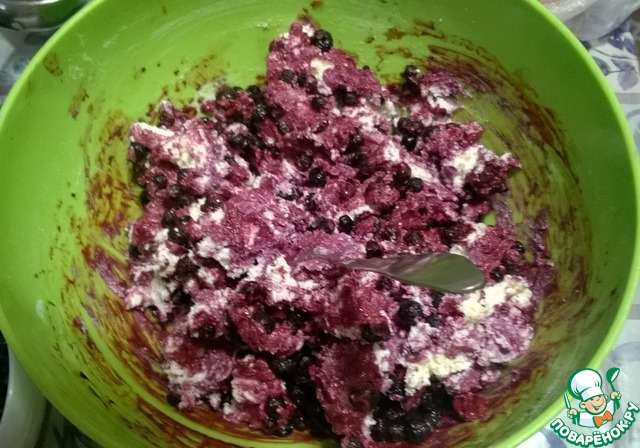 Baked cottage cheese pudding with blueberries and glaze