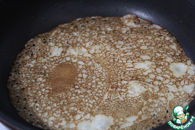 Yeast pancakes with chocolate sauce