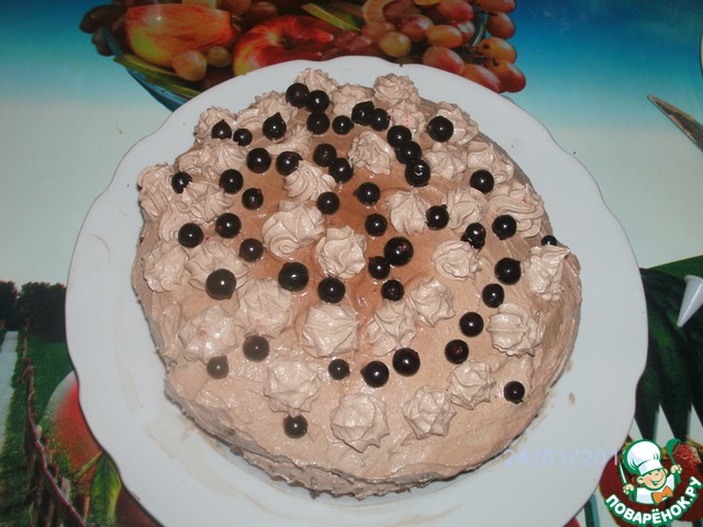 Chocolate-black currant cake