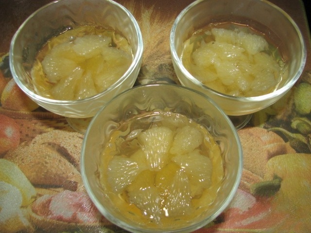 Виноградное желе с фруктами