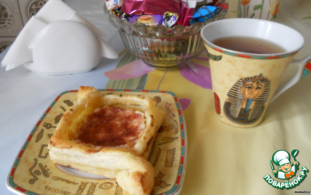 Flaky cottage cheese and Apple tarts