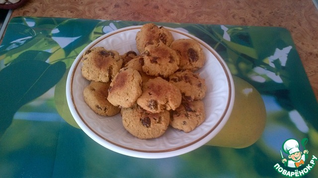 Cookies made from corn flour with raisins