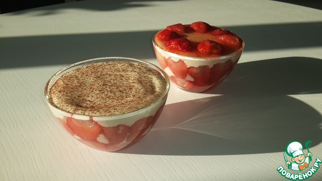 Cottage cheese-a creamy dessert with strawberries