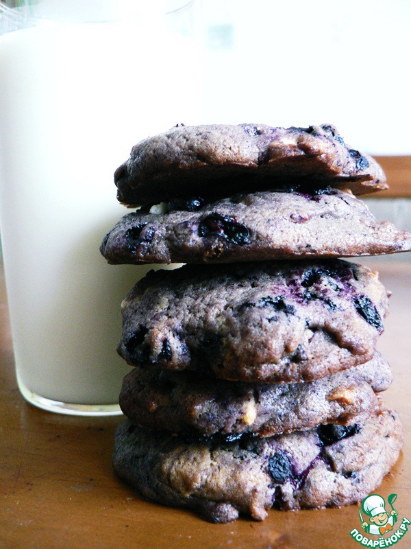 Blueberry cookies with white chocolate