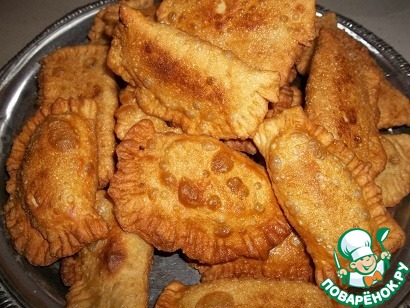 Fried pies, drinking with a spicy filling