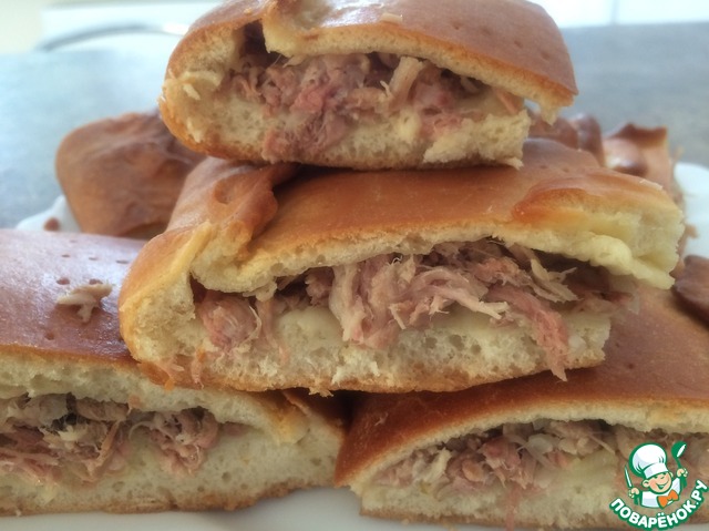 Pie with three kinds of meat
