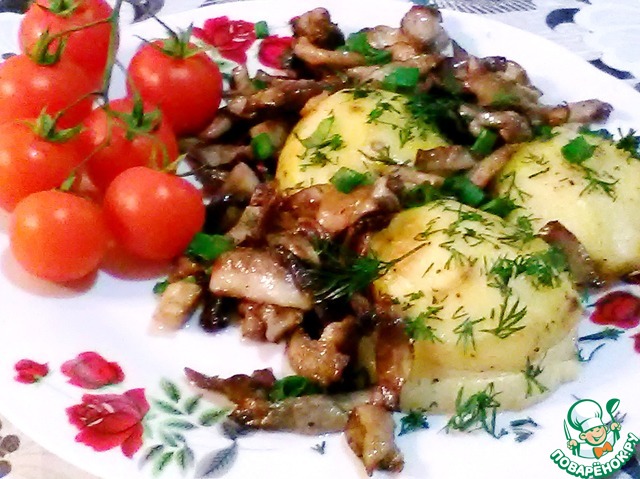 Baked potatoes with oyster mushrooms