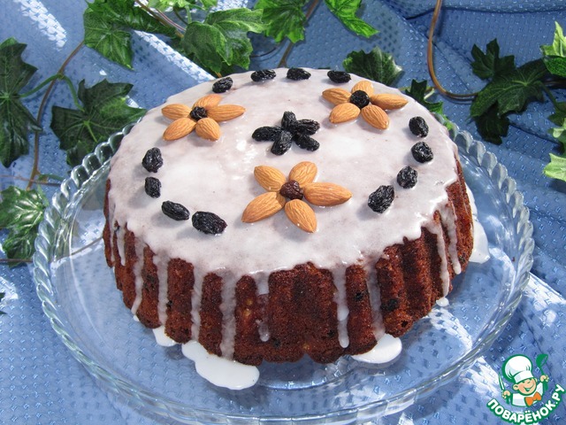 Honey cake with Apple and almonds