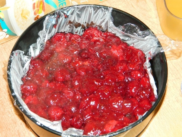 Chocolate-cherry cake without baking for Breakfast