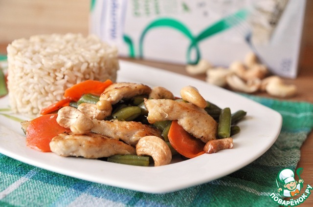 Chicken with cashews and green beans