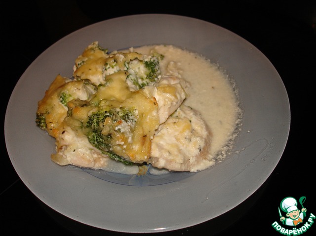 Chicken with broccoli in cream