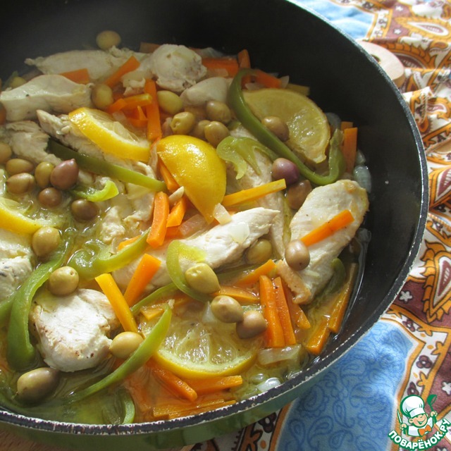 Chicken with vegetables and olives in explanation tagine