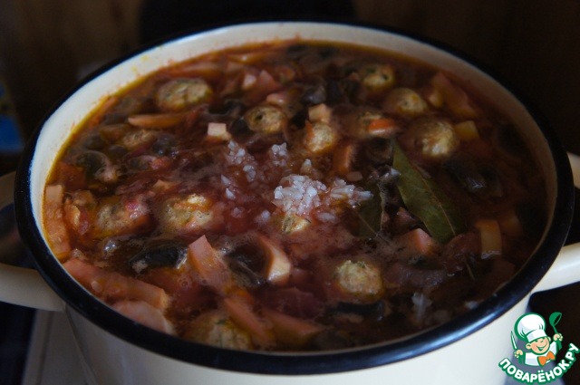 Soup with mushrooms and zucchini