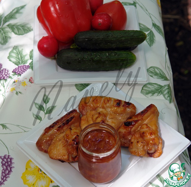 Grilled chicken wings with honey sauce