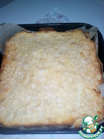 Пирожное с грушей и миндалем