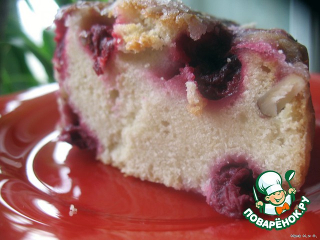 Pie with cherries and almonds