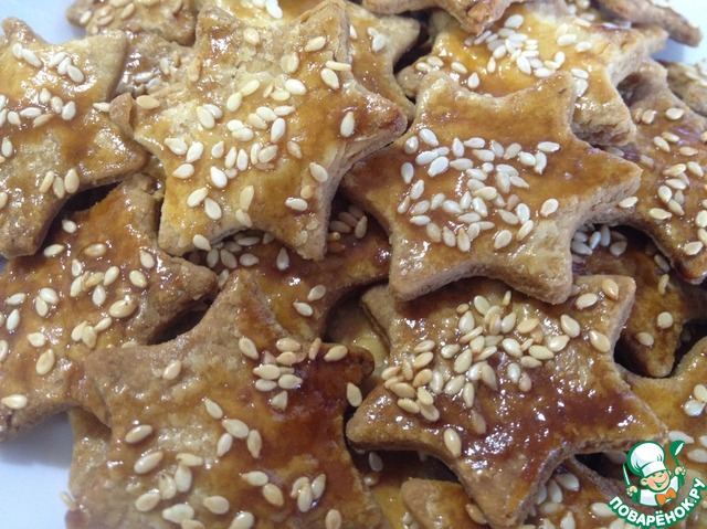 Cracker with sesame seeds