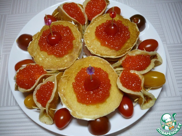 Yeast mini-pancakes with cream cheese