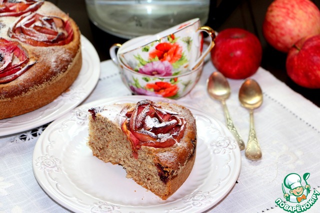 Миндальный пирог с яблоками и ежевикой